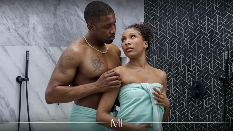 闺蜜自慰被抓就地被操