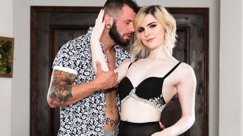 跨装诱惑他边干边喊不行了